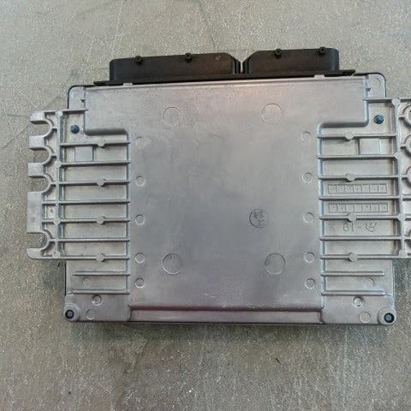 Nissan A56-A13 Engine Control Unit Presage Hitachi HN