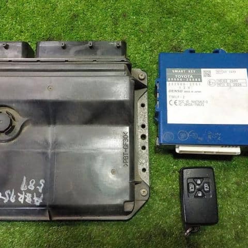 Engine Control Unit TOYOTA Voxy 2011 DBA-ZRR75G 89661-28E30