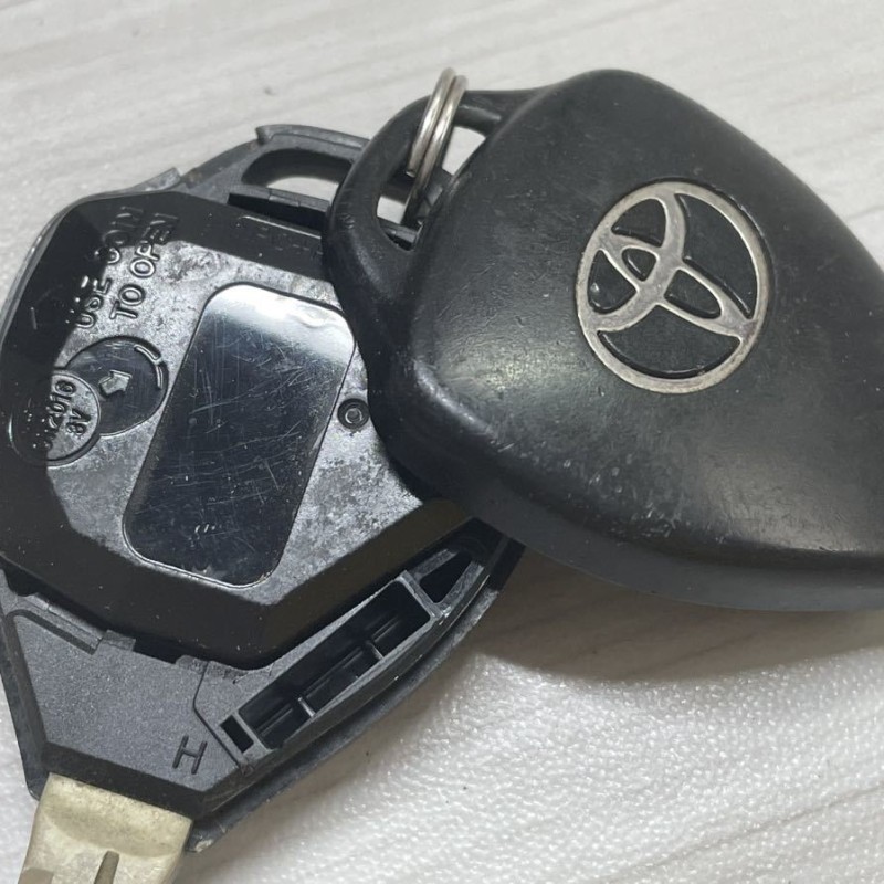 Toyota original keyless 2 button pattern number 28150 base 251451-1491 Noah * Voxy * Hiace * Axio anonymity delivery frequency has confirmed