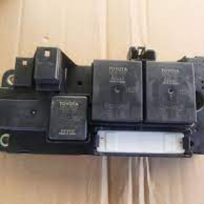 6358-3507 AA G92Z1-33011 BATTERY RELAY JUNCTION BOX FOR 2012-2015 TOYOT AQUA/ AXZIO G92Z133011